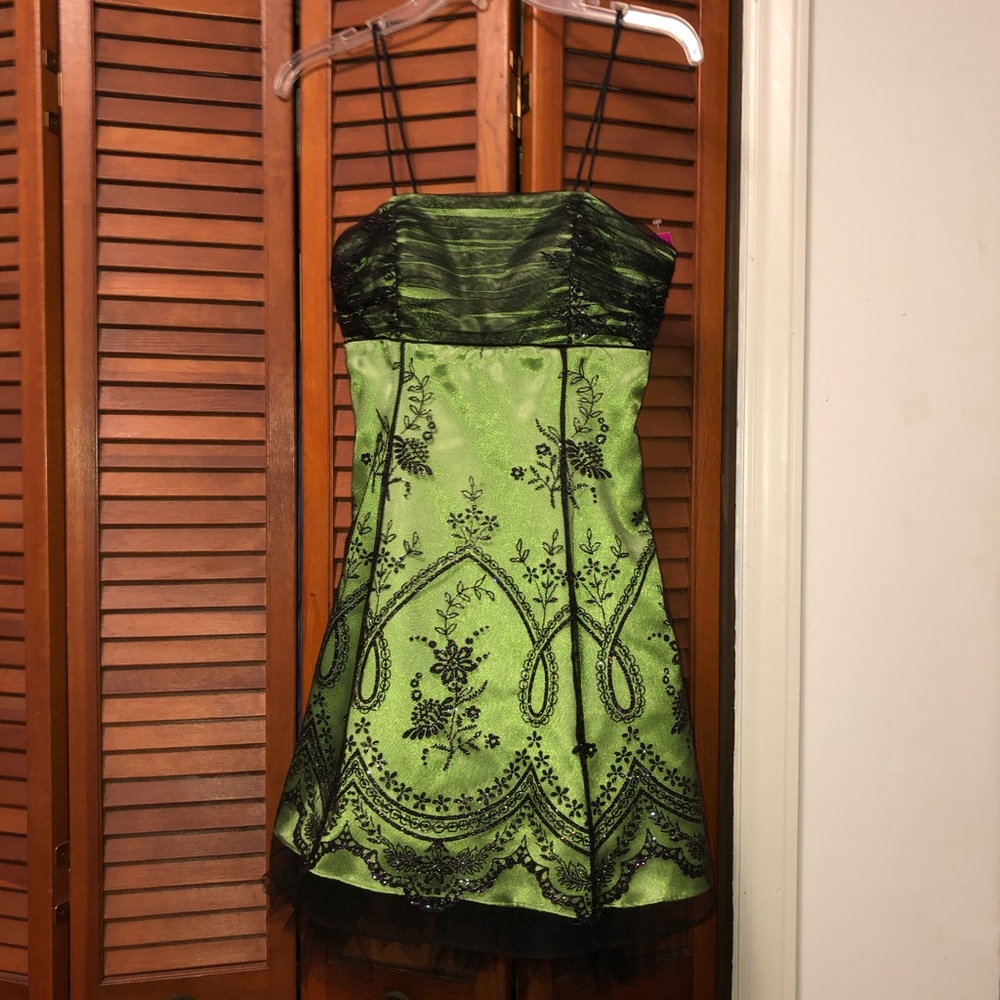 Beautiful green dress with black lace design